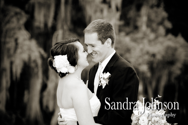Best Lakeside wedding at Paradise Cove in Orlando, Florida - Wedding photographer - Sandra Johnson (SJFoto.com)